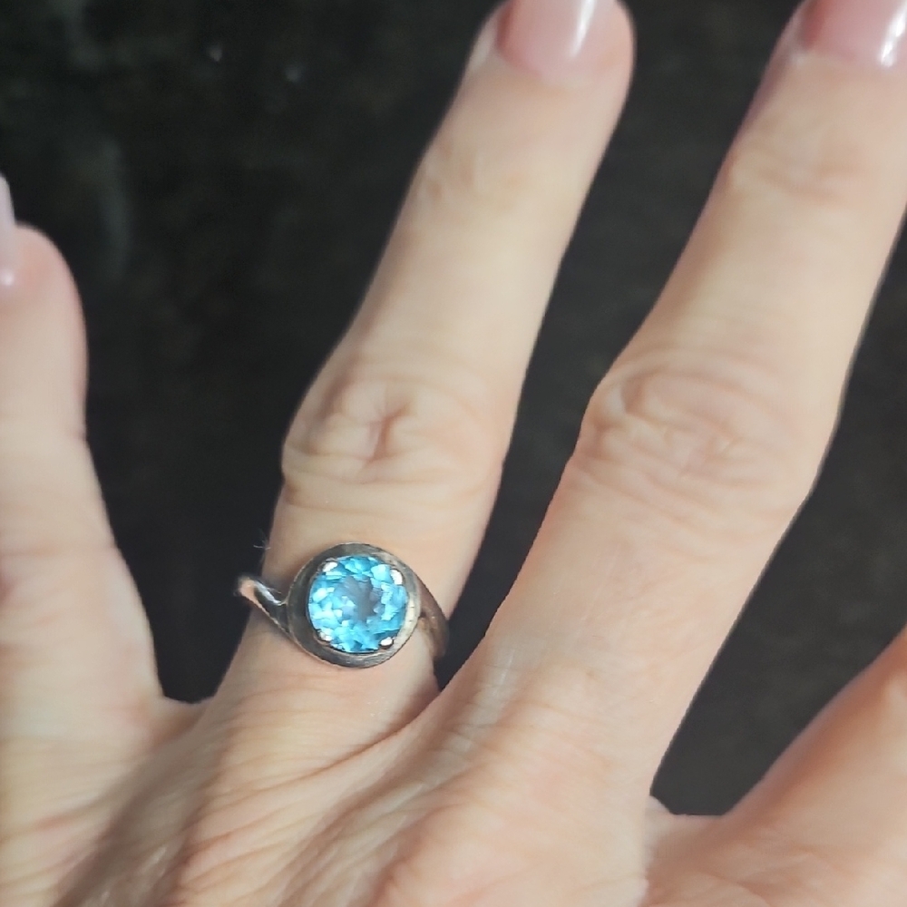 Elegant Blue Sapphire Gemstone 925 Silver Ring